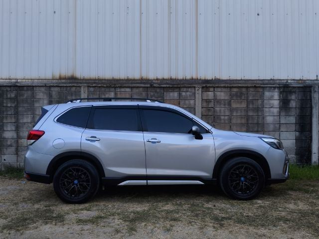 รถ Subaru Forester 2.0 i-S สี บรอนซ์เงิน