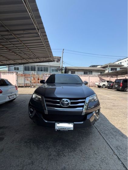 Toyota Fortuner 2019 2.4 V ดีเซล เทา รูปที่ 2