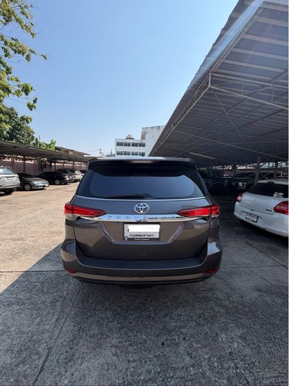 รถ Toyota Fortuner 2.4 V สี เทา