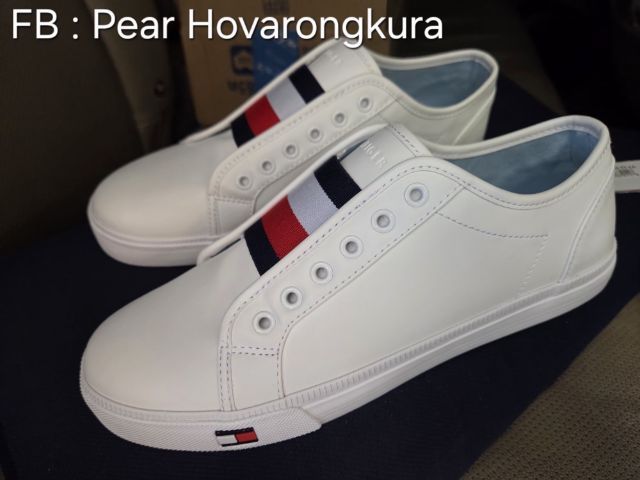 Tommy Hilfiger Anni Slip-On Sneaker size US 8,25 cm. แท้ ของใหม่ ราคา 1,400 บาท (รวมส่ง) พรีออเดอร์มาแบบไม่มีกล่อง