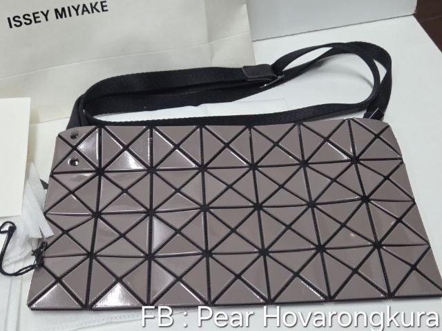 baobao issey miyake 4x7 สภาพเหมือนใหม่ บล็อกแน่น ช้อปไทย การ์ด ใบเสร็จ ถุงครบ 4500 บาท (รวมส่ง)