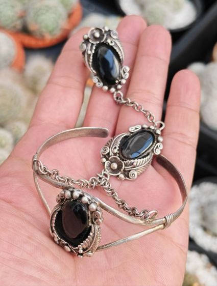 ชุดเซ็ทเครื่องประดับ ชุดกำไลข้อมือและเเหวนเงินแท้ หัวนิล งานเก่า หนึ่งเดียวสวยมาก ราคาแบ่งปันครับ