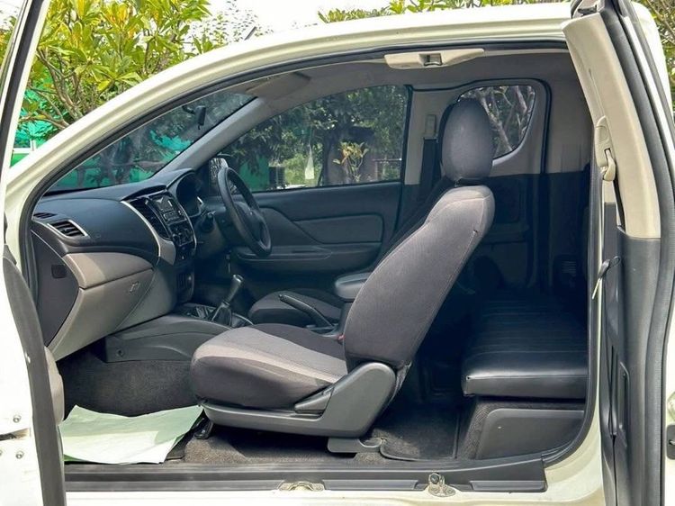 Mitsubishi Triton 2015 2.4 GLX Pickup เบนซิน ไม่ติดแก๊ส เกียร์ธรรมดา ขาว รูปที่ 4