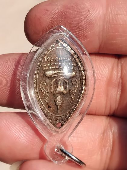 เหรียญหลวงพ่อโสธร พิมพ์ตุ้มหูยายซิ้ม  บล็อกแตก (นิยม) เนื้อเงิน วัดโสธรฯ จ.ฉะเชิงเทรา ปี 2495 สวย เก่า แท้ เลี่ยมพสติก      เหรียญตุ้มหูยายซ รูปที่ 4