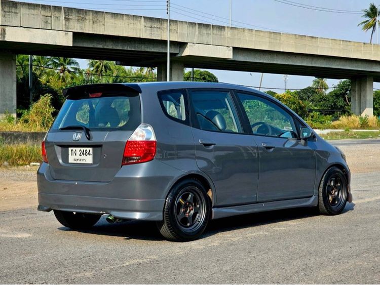 Honda Jazz 2005 1.5 S i-DSi Sedan เบนซิน ไม่ติดแก๊ส เกียร์ธรรมดา เทา รูปที่ 4