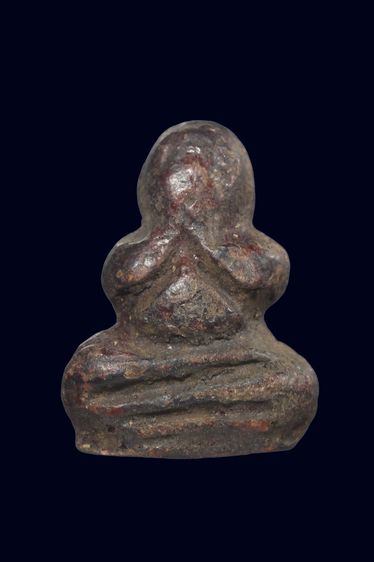 พระปิดตาเนื้อผงลงรัก