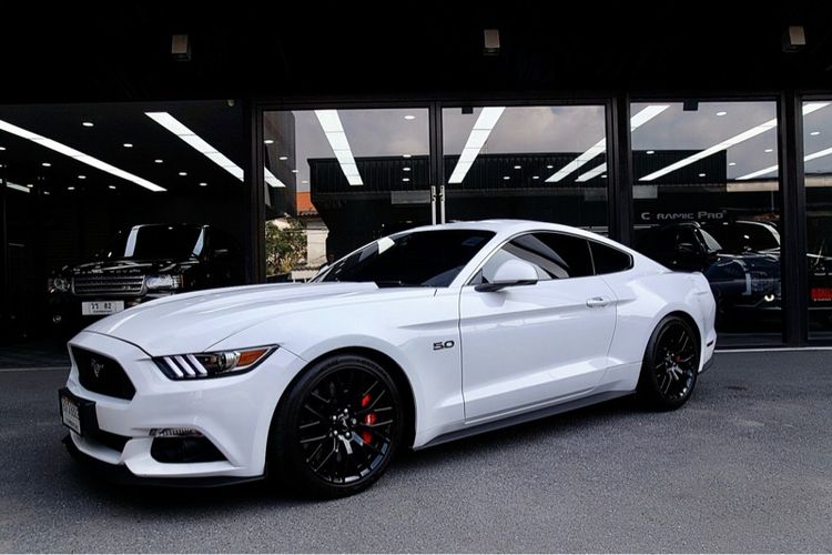 รถ Ford Mustang 5.0 GT สี ขาว