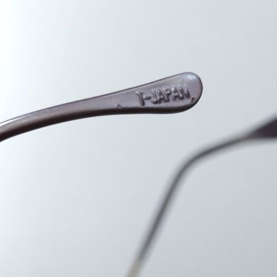 กรอบแว่นตาไทเทเนี่ยม ญี่ปุ่น งานเก่า สีทอง ขาสปริง ทรงสวยคลาสสิค มือสองสภาพสวย รูปที่ 9