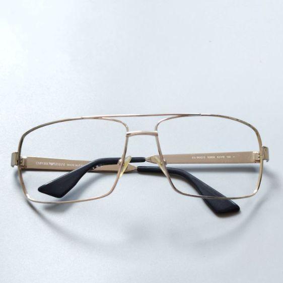 กรอบแว่นตาวินเทจ Armani Italy น้ำหนักเบา งานเก่า  ทรงสวยคลาสสิค มือสองสภาพสวย