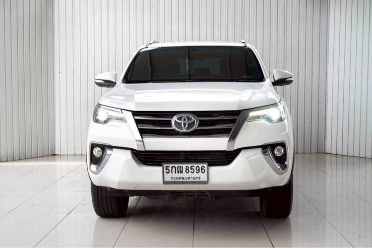 Toyota Fortuner 2016 2.4 V Utility-car ดีเซล ไม่ติดแก๊ส เกียร์อัตโนมัติ ขาว รูปที่ 2