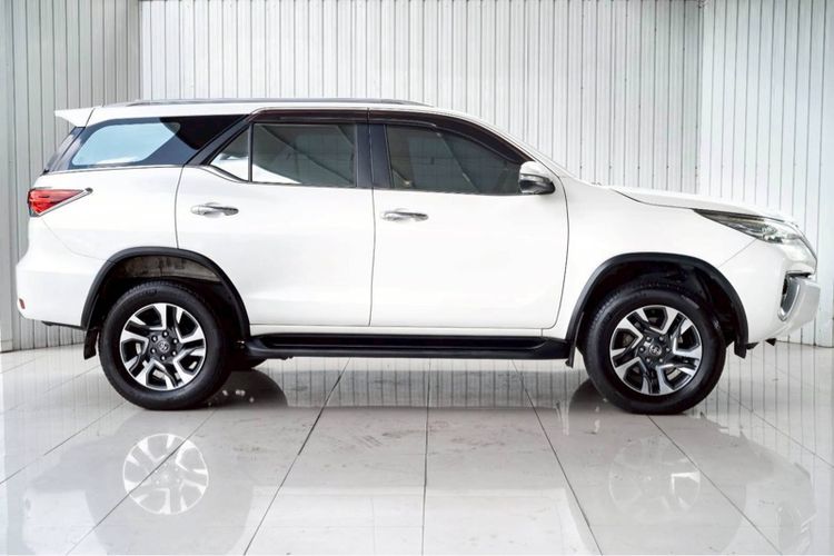 Toyota Fortuner 2016 2.4 V Utility-car ดีเซล ไม่ติดแก๊ส เกียร์อัตโนมัติ ขาว รูปที่ 4