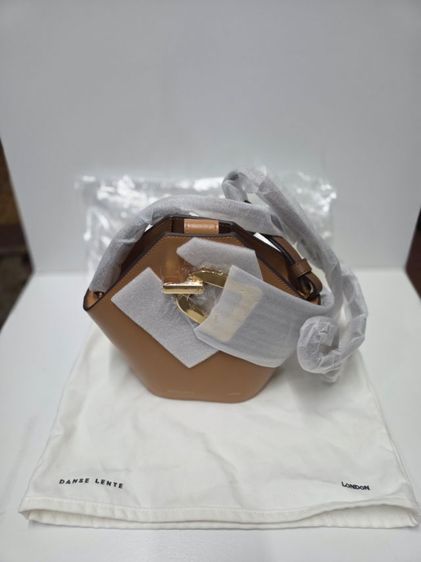 กระเป๋า Danse Lente mini Johny Bucket สี light brown มีสายสะพาย ของใหม่ อุปกรณ์ครบ ราคา 3,500 บาท (รวมส่ง)