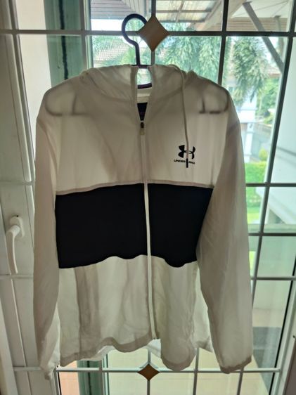 เสื้อคลุม Under Armour สีขาว