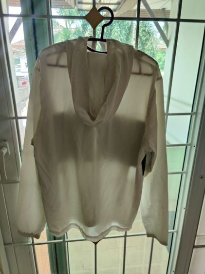 เสื้อคลุม Under Armour สีขาว รูปที่ 2