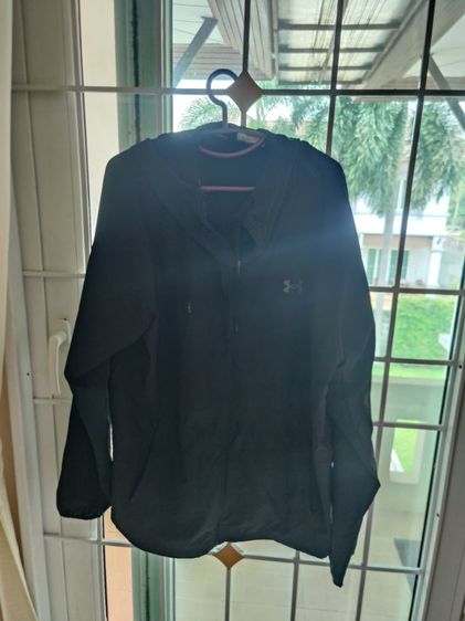 เสื้อคลุม Under Armour สีดำ..