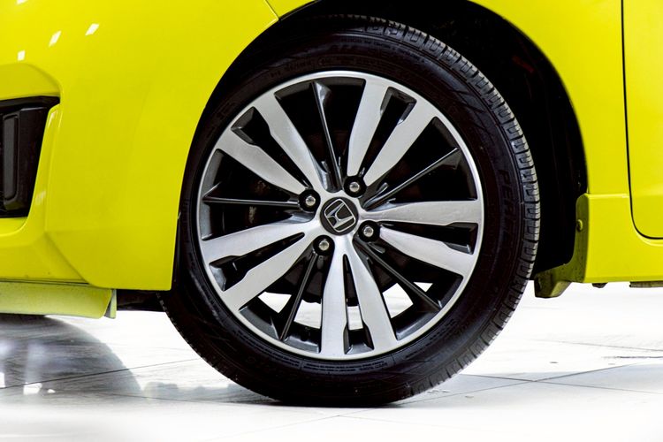 Honda Jazz 2015 1.5 SV Sedan เบนซิน ไม่ติดแก๊ส เกียร์อัตโนมัติ เหลือง รูปที่ 4