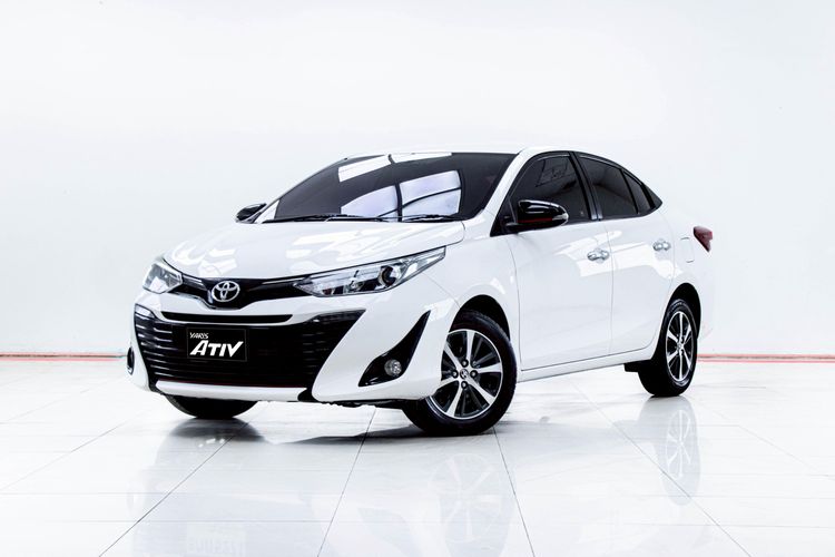รถ Toyota Yaris ATIV 1.2 S สี ขาว
