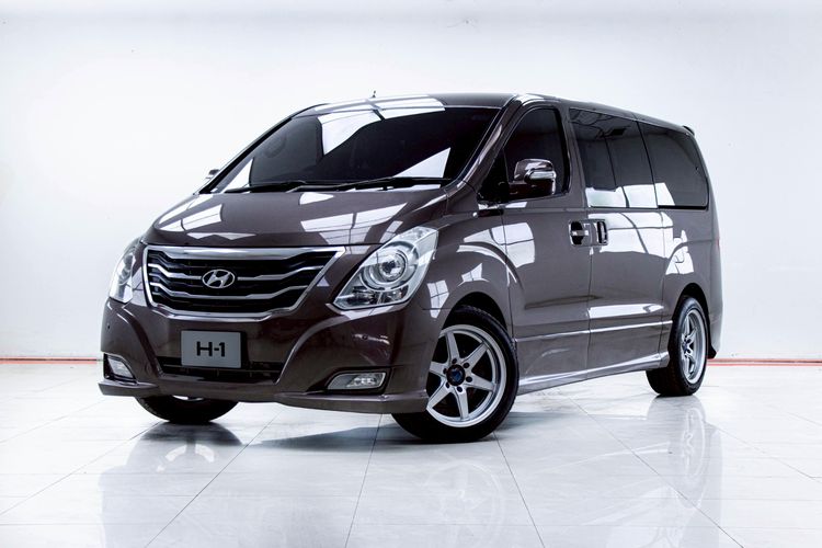 รถ Hyundai H-1  2.5 Elite สี น้ำตาล