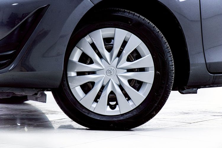 Toyota Yaris ATIV 2018 1.2 J Sedan เบนซิน ไม่ติดแก๊ส เกียร์อัตโนมัติ เทา รูปที่ 4