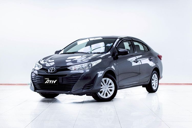 รถ Toyota Yaris ATIV 1.2 J สี เทา