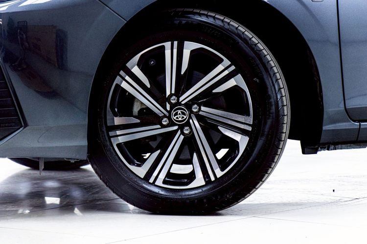 Toyota Yaris ATIV 2022 1.2 Smart Sedan เบนซิน ไม่ติดแก๊ส เกียร์อัตโนมัติ เทา รูปที่ 4