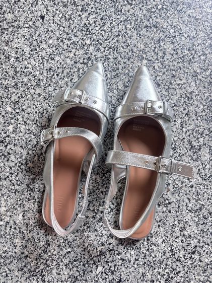 รองเท้ามือสอง รูปที่ 6