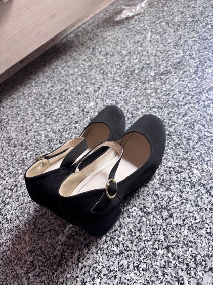 รองเท้ามือสอง รูปที่ 2