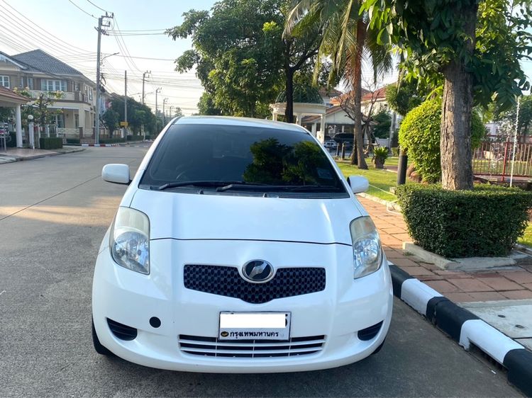 รถ Toyota Yaris 1.5 E สี ขาว