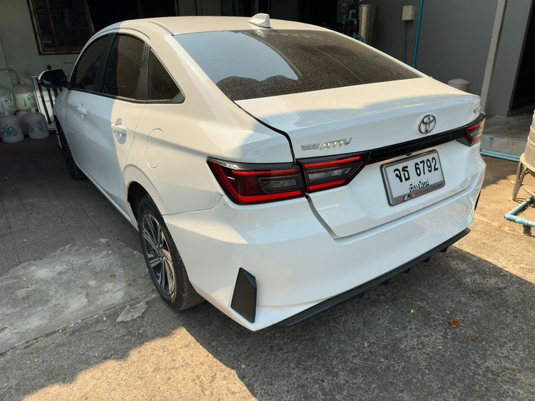 Toyota Yaris ATIV 2024 1.2 Smart Sedan เบนซิน ไม่ติดแก๊ส เกียร์อัตโนมัติ ขาว รูปที่ 2