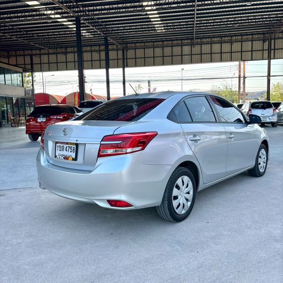 Toyota Vios 2020 1.5 Entry Sedan เบนซิน ไม่ติดแก๊ส เกียร์อัตโนมัติ เทา รูปที่ 2