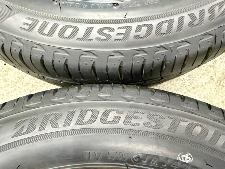 ยางถอดป้ายแดงขอบ 16” ยี่ห้อ BRIDGESTONE รุ่น ECOPIA EP150 ขนาด 185-55R16 ปี 24 สีเส้นตุ่มหน้ายางยังอยู่ครบ