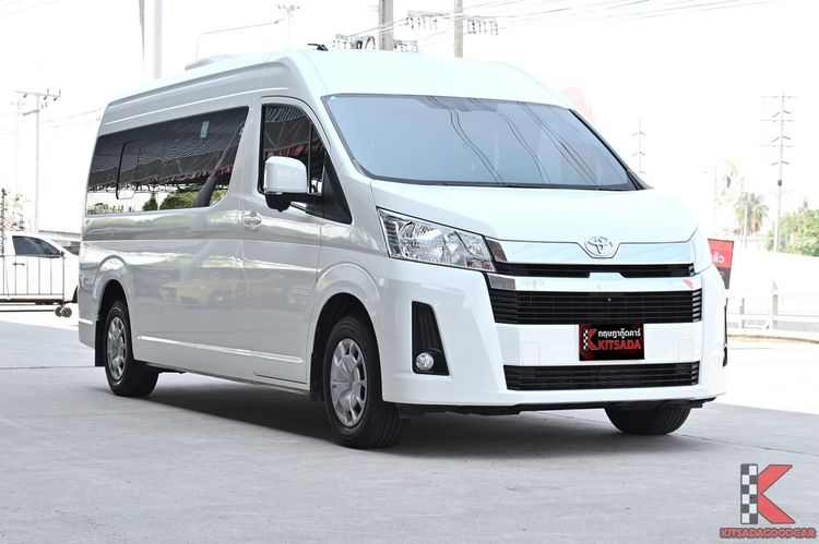 รถ Toyota Commuter 2.8 สี ขาว
