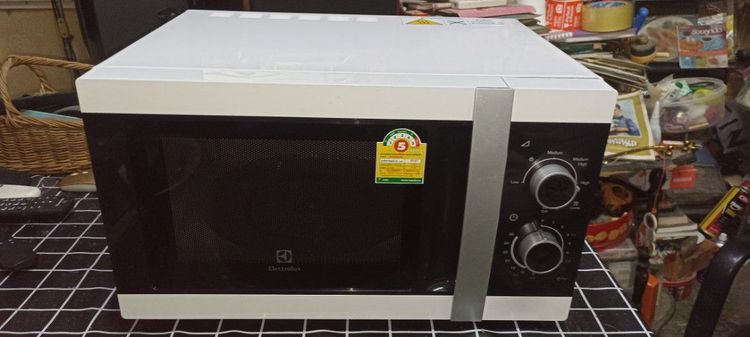 เตาไมโครเวฟ  ELECTROLUX.  23. ลิตร  สภาพใหม่ไร้ตำหนิ เหมือนได้ใหม่ 