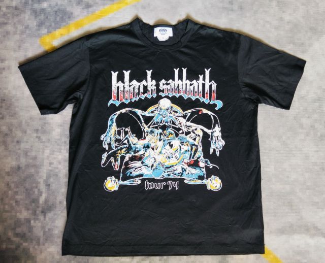 ขอขายเสื้อยืดแบรนด์ Junya Watanabe comme des Garson.จากวง black Sabbath.eye แท้ made in Japan size S ขนาดหน้าอก 22.5นิ้ว.ความยาว 27นิ้ว.