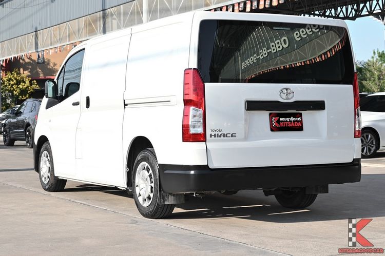 Toyota Hiace 2023 2.8 economy Van ดีเซล ไม่ติดแก๊ส เกียร์ธรรมดา ขาว รูปที่ 3