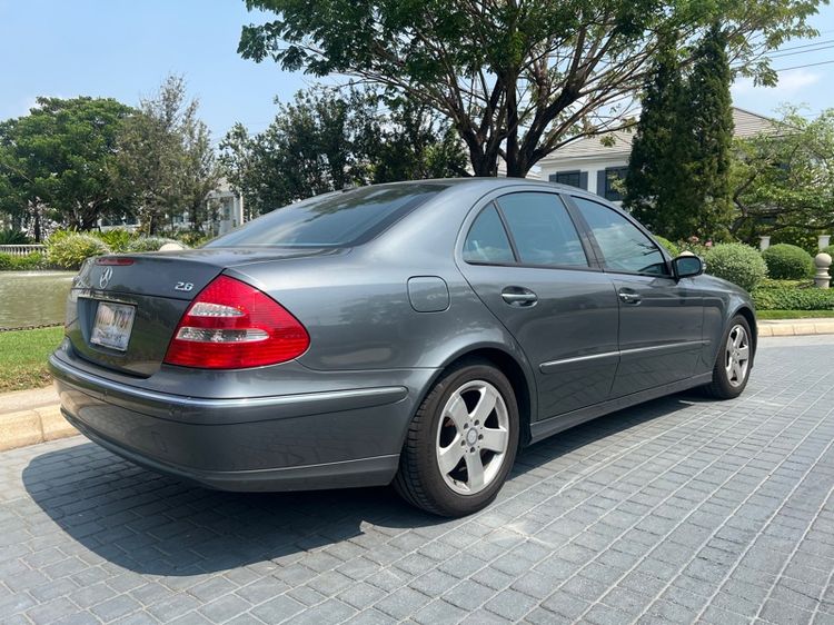 Mercedes-Benz E-Class 2005 E240 Sedan เบนซิน ไม่ติดแก๊ส เกียร์อัตโนมัติ เทา รูปที่ 4
