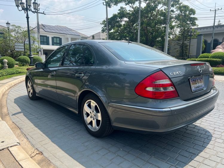 Mercedes-Benz E-Class 2005 E240 Sedan เบนซิน ไม่ติดแก๊ส เกียร์อัตโนมัติ เทา รูปที่ 3