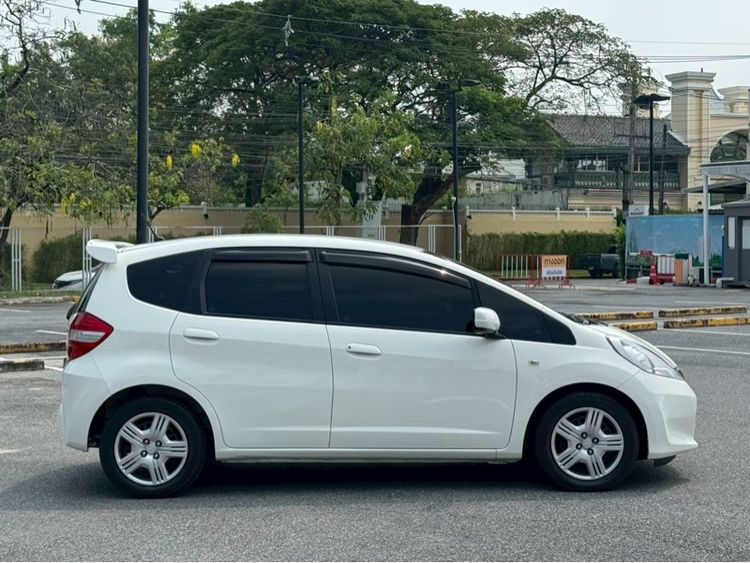 Honda Jazz 2012 1.5 V Sedan เบนซิน ไม่ติดแก๊ส เกียร์อัตโนมัติ ขาว รูปที่ 4