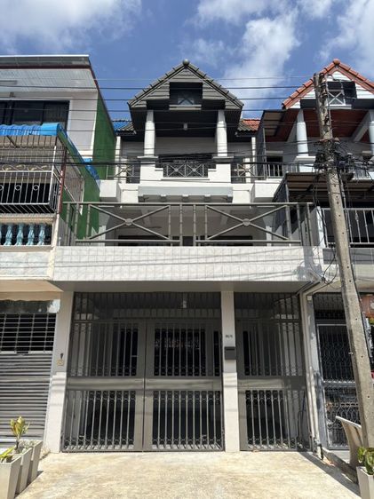 ทำเลทอง ทาว์นโฮม 3 ชั้น