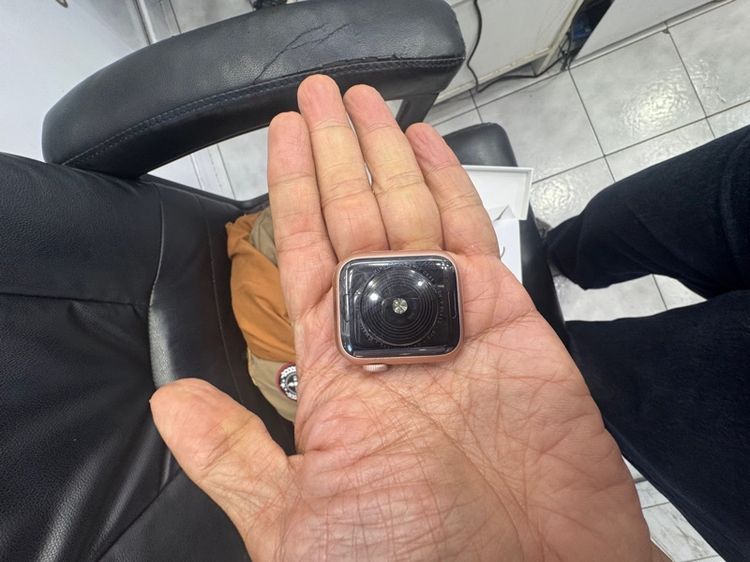 Apple Watch se1 40mm สุขภาพแบต 80 ครบกล่อง สายแท้ สี pink rose gold ใช้งานปกติ  นัดรับ กทมทราคา 2900 บาท รูปที่ 12