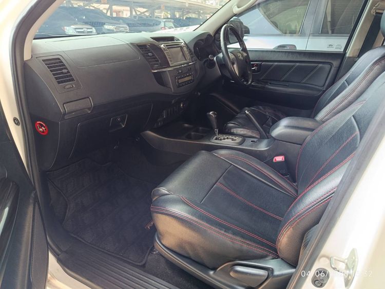 Toyota Fortuner 2015 2.5 V VNT 2WD Champ Midnight Shine Utility-car ดีเซล เกียร์อัตโนมัติ ขาว รูปที่ 4