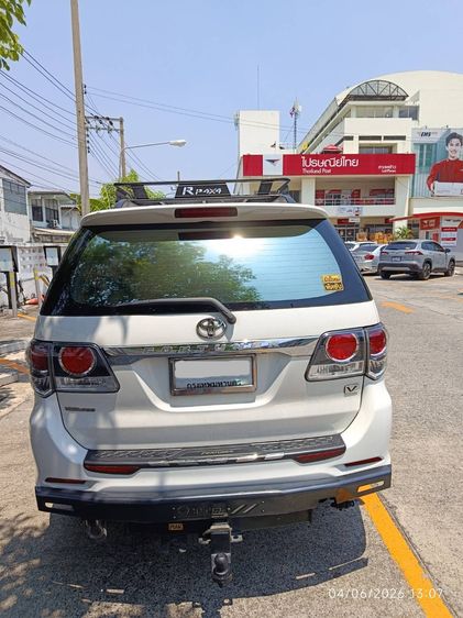 Toyota Fortuner 2015 2.5 V VNT 2WD Champ Midnight Shine Utility-car ดีเซล เกียร์อัตโนมัติ ขาว รูปที่ 2