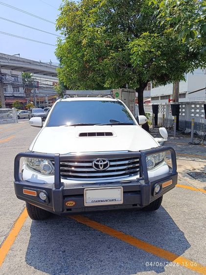 รถ Toyota Fortuner 2.5 V VNT 2WD Champ Midnight Shine สี ขาว