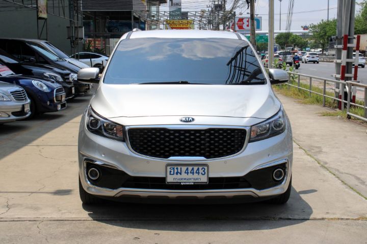 รถ Kia Carnival 2.2 EX สี บรอนซ์เงิน