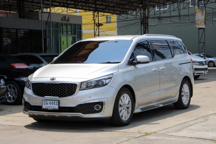Kia Carnival 2018 2.2 EX Utility-car ดีเซล เกียร์อัตโนมัติ บรอนซ์เงิน รูปที่ 2