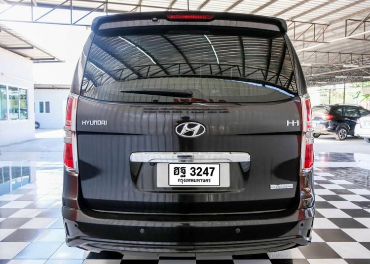Hyundai H-1  2017 2.5 Deluxe Van ดีเซล ไม่ติดแก๊ส เกียร์อัตโนมัติ น้ำตาล รูปที่ 3