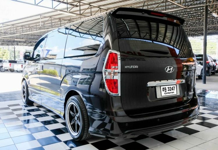 Hyundai H-1  2017 2.5 Deluxe Van ดีเซล ไม่ติดแก๊ส เกียร์อัตโนมัติ น้ำตาล รูปที่ 2