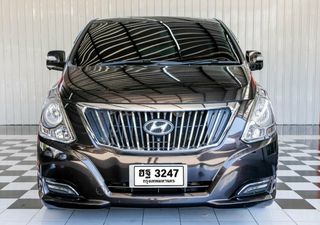 Hyundai H1 Deluxe 2.5 ปี 2017 ปีจดทะเบียน พ.ศ. 2560 ไม่เคยชน ออปชันครบ ราคา 690,000 บาท