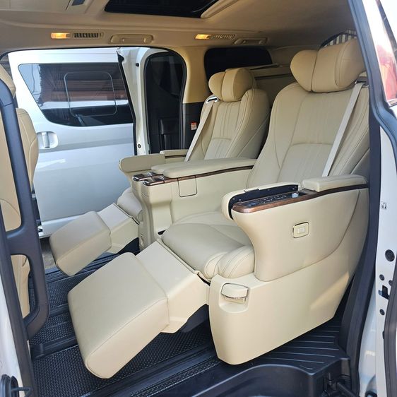 Toyota Alphard 2023 2.5 Executive Lounge Hybrid E-Four 4WD Van ไฮบริด ไม่ติดแก๊ส เกียร์อัตโนมัติ ขาว รูปที่ 4