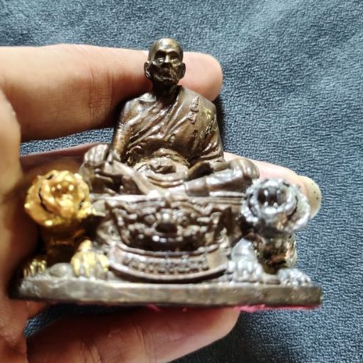 รูปหล่อหลวงพ่อพัฒน์